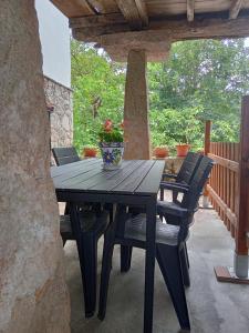 a wooden table and chairs on a patio at Casa La Cruz a 2km de Cangas de Onís in Cangas de Onís