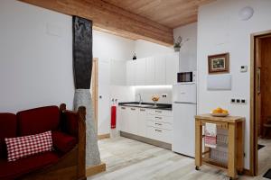 Kuchyňa alebo kuchynka v ubytovaní Apartamentos Ea Astei