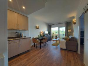 Kuchyň nebo kuchyňský kout v ubytování Apartment in BenalBeach 5 pools