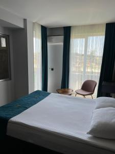 מיטה או מיטות בחדר ב-Ladik Hotel