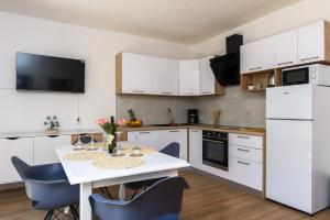 Kuchyň nebo kuchyňský kout v ubytování Apartments Mare Trogir