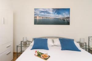 Postel nebo postele na pokoji v ubytování Apartments Mare Trogir