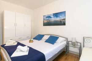 Postel nebo postele na pokoji v ubytování Apartments Mare Trogir