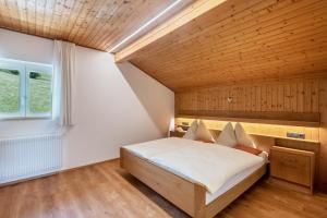 En eller flere senge i et værelse på Haus Lohengrin Ferienwohnung 5