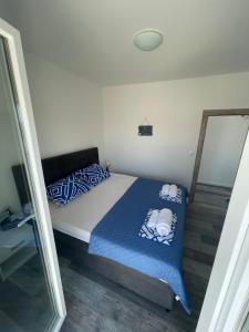 Ein Bett oder Betten in einem Zimmer der Unterkunft Villa Iva Vodice