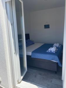 Ein Bett oder Betten in einem Zimmer der Unterkunft Villa Iva Vodice