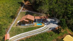 Recanto Águas Nascentes - Casa na serra com piscina e cachoeira no quintal!!