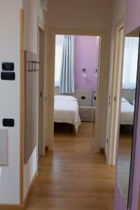 A bed or beds in a room at Residence CaFelicita - Promotion - Apartments Lake View - Infinity Pool - Jacuzzi