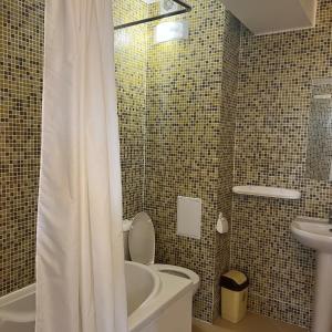 Koupelna v ubytování Къща за гости CANAVAN'S + 135 fotografií