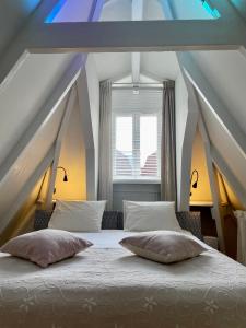 a bedroom with a large bed with a window at Olive Bed and Breakfast in Amsterdam