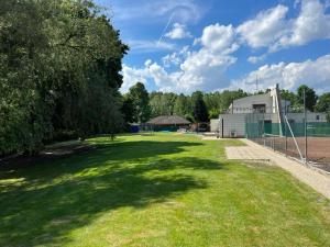 Κήπος έξω από το VILA ARCA, bazén, tenis Břeclav - vstup do Lednicko-valtického areálu UNESCO