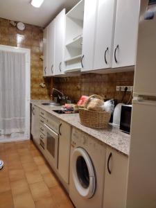 Dapur atau dapur kecil di Piso a 20 minutos del centro Madrid con wifi