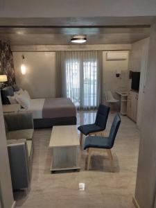 Televízia a/alebo spoločenská miestnosť v ubytovaní Sunny Luxury Penthouse
