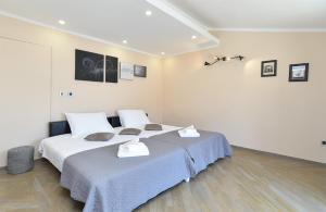 Postel nebo postele na pokoji v ubytování Apartment Mirela 2145