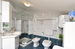 Koupelna v ubytování Apartment Mirela 2145