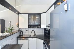 Kuchyň nebo kuchyňský kout v ubytování Apartment Mirela 2145