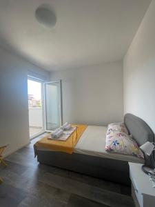 Ein Bett oder Betten in einem Zimmer der Unterkunft Villa Iva Vodice