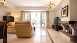Gallery image of Spacious perfectly maintained house with private garden and communal pool in Riviera del Sol in Málaga