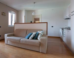 A seating area at Residence CaFelicita - Promotion - Apartments Lake View - Infinity Pool - Jacuzzi