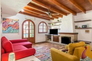 a living room with a couch and a fireplace at Villa Frida Kahlo in Telde