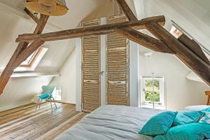 a bedroom with wooden beams and a bed and a window at TopLocatiezeeland # Walcheren in Meliskerke +19 photos