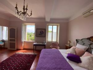 Ένα ή περισσότερα κρεβάτια σε δωμάτιο στο Le Relais d'Affiac