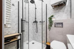 Kúpeľňa v ubytovaní Dajwor Residence Jewish Quarter WAWELOFTS + 37 fotografií