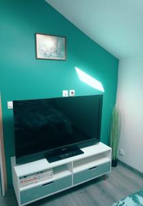 TV/trung tâm giải trí tại Bienvenue chez Gaëlle