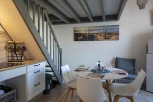 Kuchyňa alebo kuchynka v ubytovaní Maison pour 4 pers - Terrasse - 300m de la plage