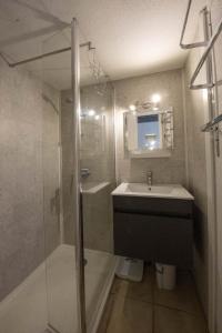 Kúpeľňa v ubytovaní Maison pour 4 pers - Terrasse - 300m de la plage