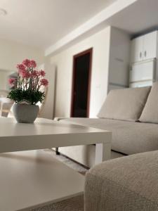 A seating area at APARTAMENTO PLAZA ESPAÑA
