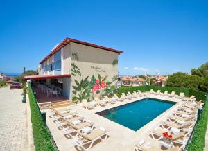 a resort with a swimming pool and lounge chairs at İNDAĞ APART AİLE Oteli in Seferihisar +22 photos