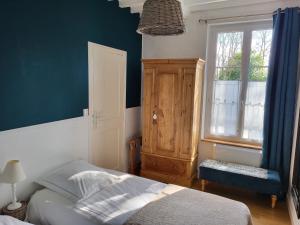 En eller flere senge i et værelse på Les Lilas de Bellefontaine