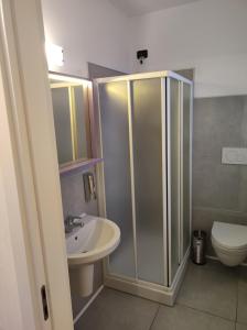 A bathroom at Therra Lodge