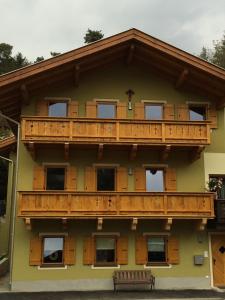 Budova, kde se apartmán nachází + 9 fotografií