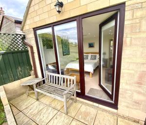 Galería fotográfica de A secluded self contained Country Suite with a view - parking, easy access to Bath en Corsham