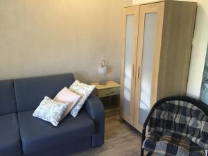 A seating area at Family Wellness Apartman