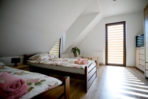 En eller flere senge i et værelse på Villa Comfort