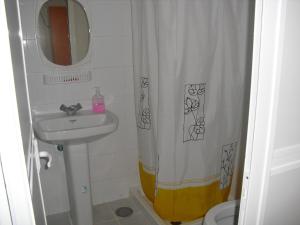 
A bathroom at Pension El Guanche

