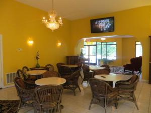 Gallery image of Golden Manor Inn & Suites in Muldraugh