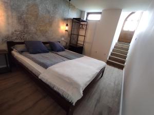 A bed or beds in a room at Napraszállás Vendégház