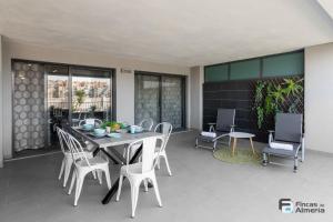 a dining room with a table and chairs at Apartamento Residencial Mirador Playa Serena in Roquetas de Mar