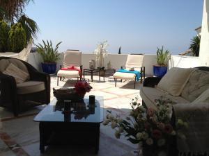 Część wypoczynkowa w obiekcie STUNNING 175 m2 APARTMENT with TERRACE and JACUZZI