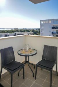 Fotografia z galérie ubytovania Rose-Mary 2BR apt with balcony and parking v destinácii Zadar