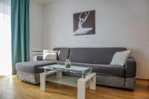 Fotografia z galérie ubytovania Rose-Mary 2BR apt with balcony and parking v destinácii Zadar + 15 fotografií