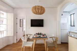Telewizja i/lub zestaw kina domowego w obiekcie Green-Apartments San Francisco