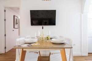 Telewizja i/lub zestaw kina domowego w obiekcie Green-Apartments San Francisco