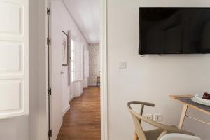 Telewizja i/lub zestaw kina domowego w obiekcie Green-Apartments San Francisco