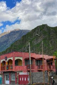 Splošen pogled na gorovje oz. razgled na gore, ki ga ponuja hotel
