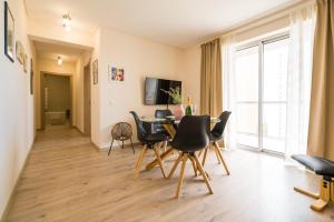 a living room with a dining room table and chairs at Casa Keronen - Elite Residence in Portimão